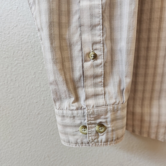 COLUMBIA Men's Long Sleeve Omni Shade Lightweight Plaid Button Up Shirt - Picture 4 of 9